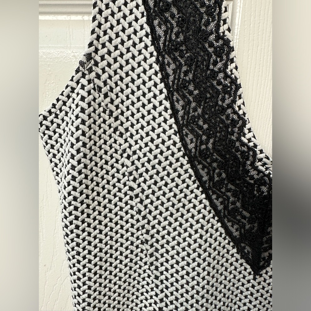 French Connection | Deep V Peplum Bottom | Black and White dress w lace | size 8 - Picture 4 of 6